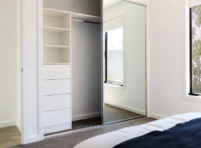 Made-to-measure sliding wardrobe doors